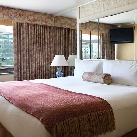 Wedgewood Hotel & Spa - Relais & Chateaux Vancouver Exteriér fotografie A bedroom at the Mandarin Oriental, Washington DC