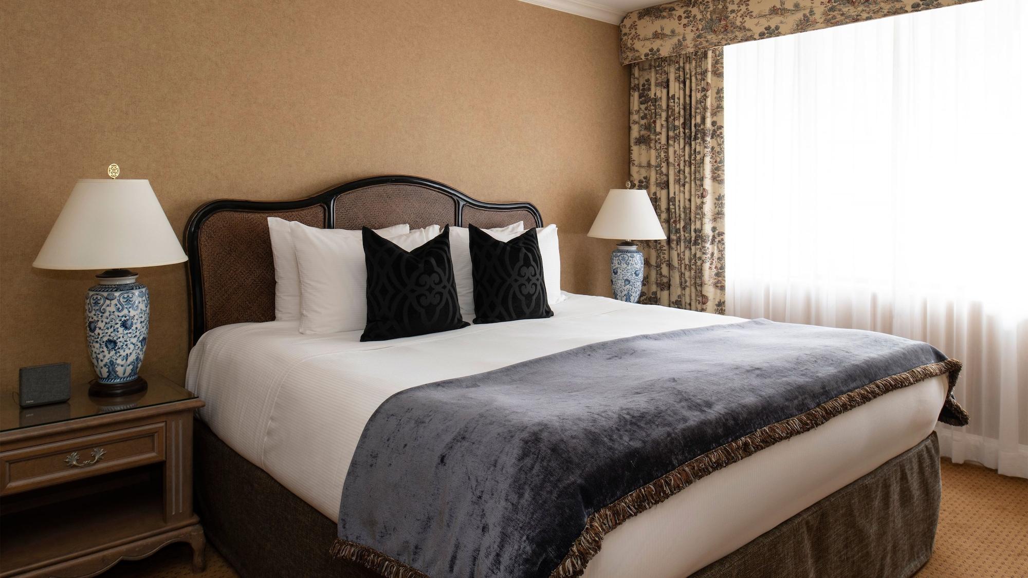 Wedgewood Hotel & Spa - Relais & Chateaux Vancouver Exteriér fotografie A bedroom at the hotel