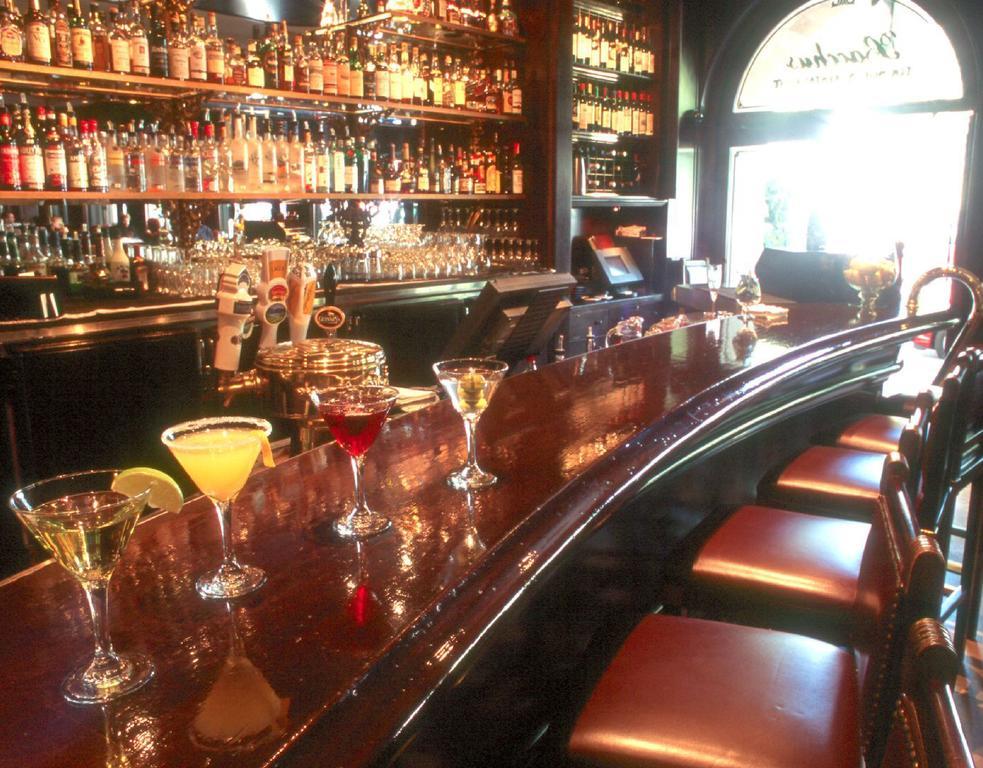 Wedgewood Hotel & Spa - Relais & Chateaux Vancouver Exteriér fotografie The bar at the American Bar