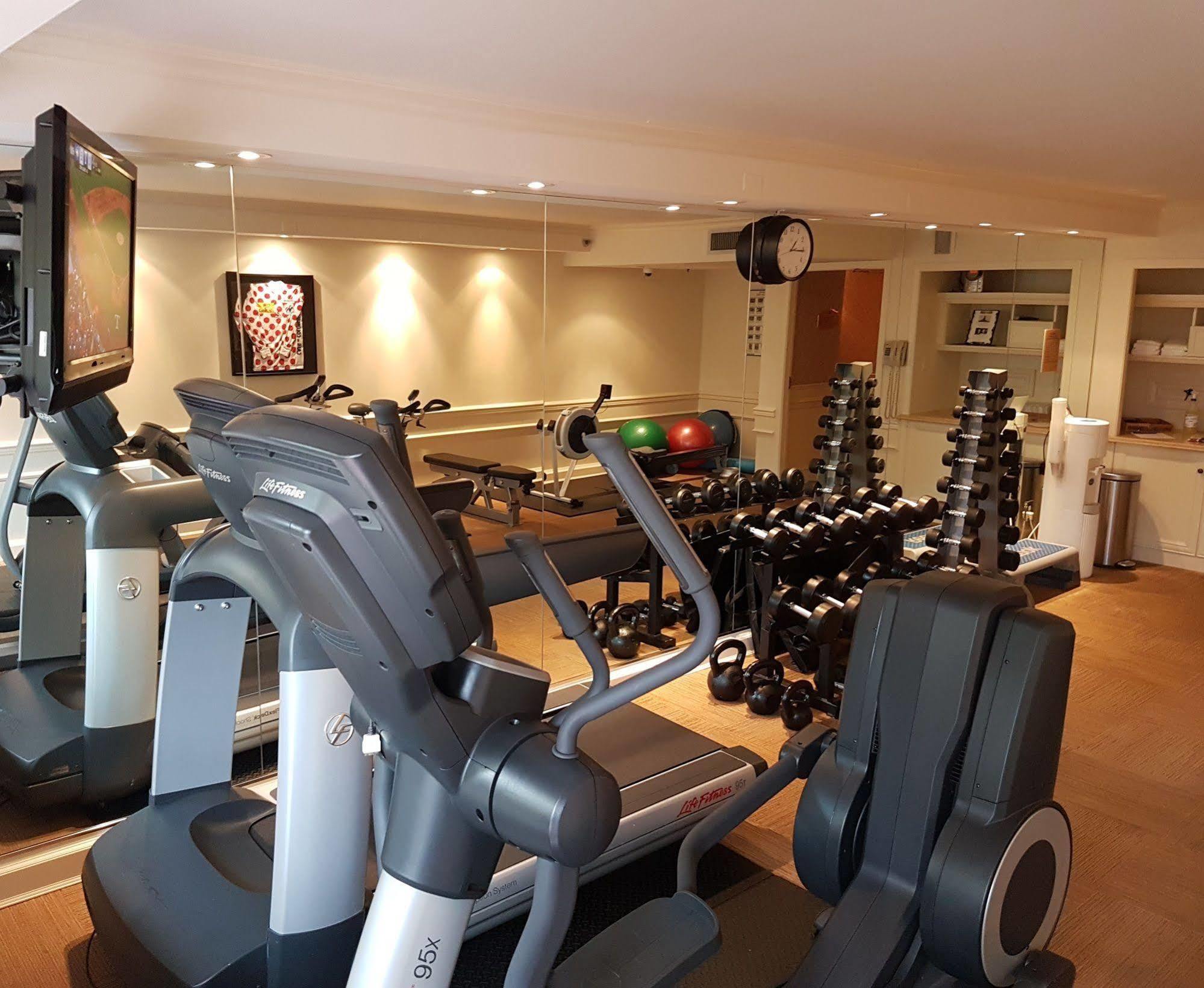 Wedgewood Hotel & Spa - Relais & Chateaux Vancouver Exteriér fotografie A gym at a hotel