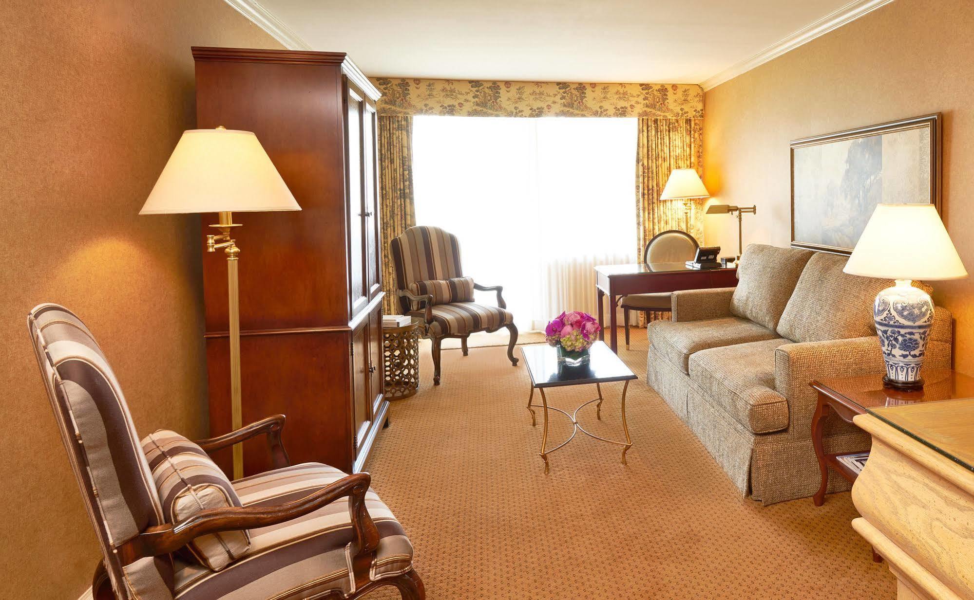 Wedgewood Hotel & Spa - Relais & Chateaux Vancouver Exteriér fotografie A suite at the Fairmont Olympic Hotel