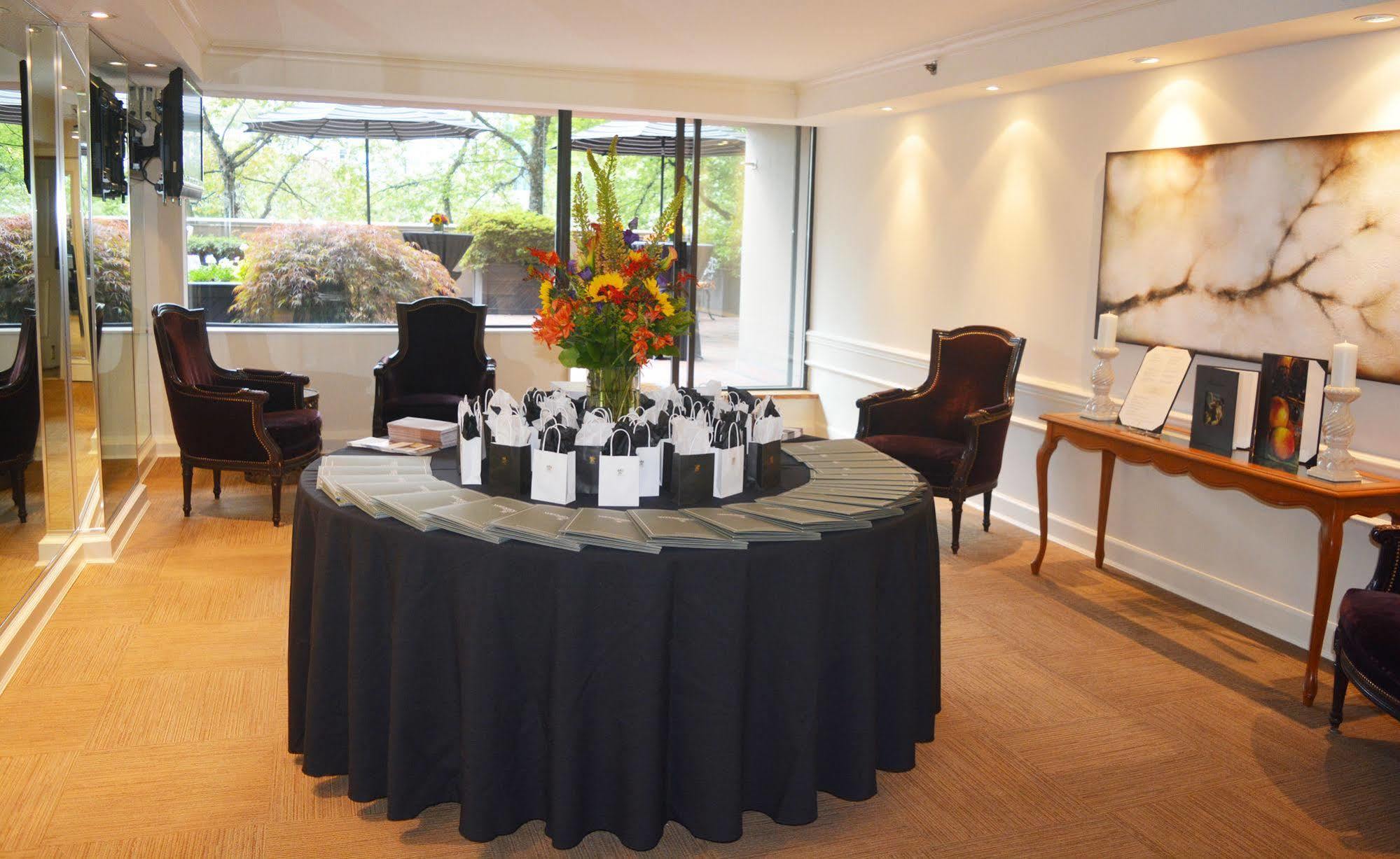 Wedgewood Hotel & Spa - Relais & Chateaux Vancouver Exteriér fotografie The interior of the 2012 prize ceremony