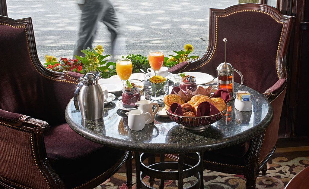 Wedgewood Hotel & Spa - Relais & Chateaux Vancouver Exteriér fotografie A breakfast table