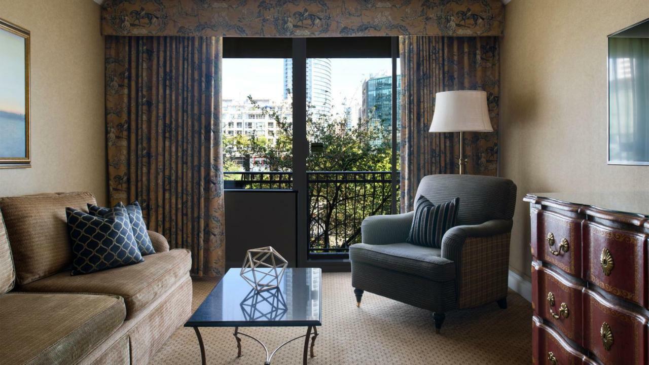 Wedgewood Hotel & Spa - Relais & Chateaux Vancouver Exteriér fotografie A living room at the Fairmont San Francisco