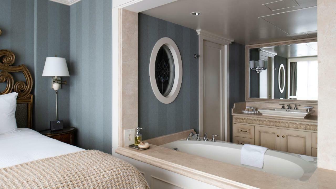 Wedgewood Hotel & Spa - Relais & Chateaux Vancouver Exteriér fotografie Bathroom